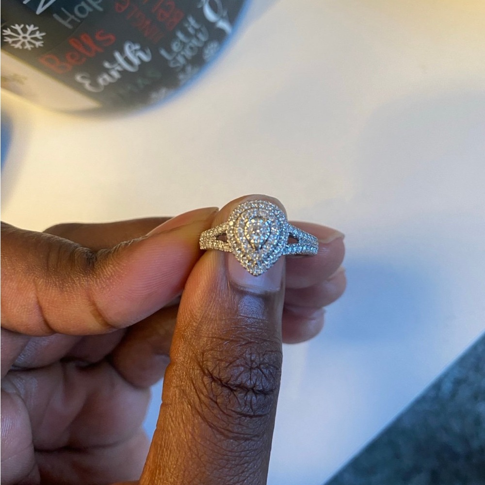 ZALE Elegant Silver Heart-Shaped Ring